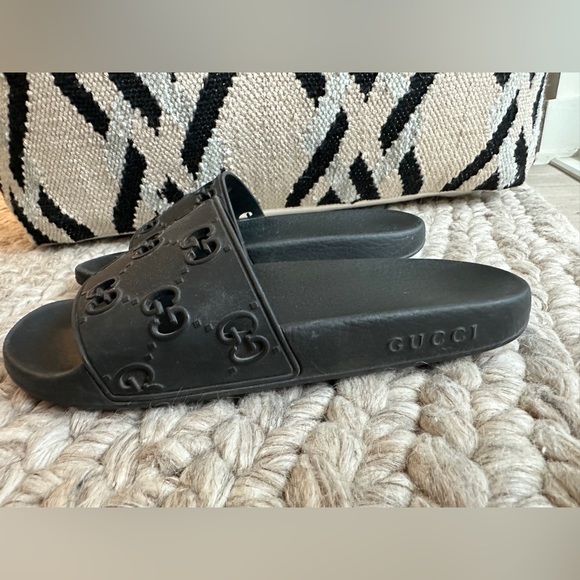 Gucci Rubber GG Slide - Picture 3 of 6